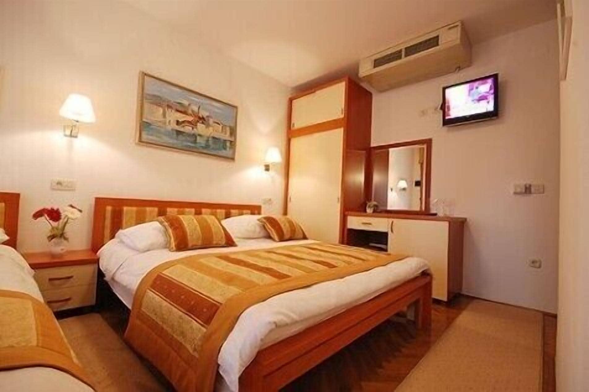 Hotel Trogirski Dvori ภายนอก รูปภาพ