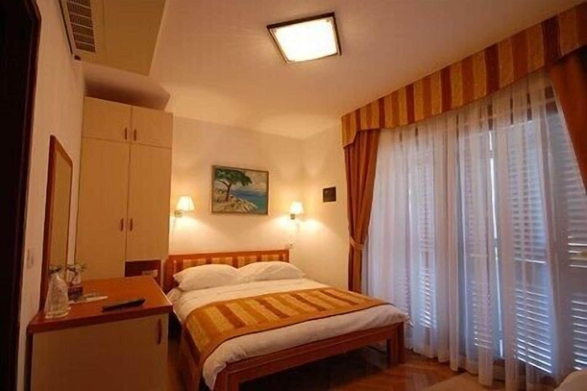 Hotel Trogirski Dvori ภายนอก รูปภาพ