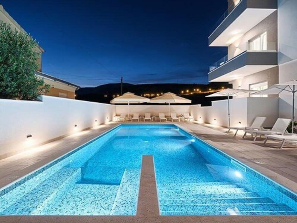 Hotel Trogirski Dvori ภายนอก รูปภาพ