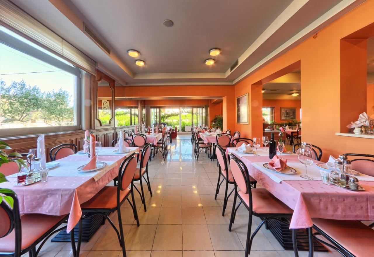 Hotel Trogirski Dvori ภายนอก รูปภาพ