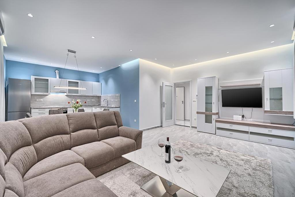 Hotel Trogirski Dvori ภายนอก รูปภาพ