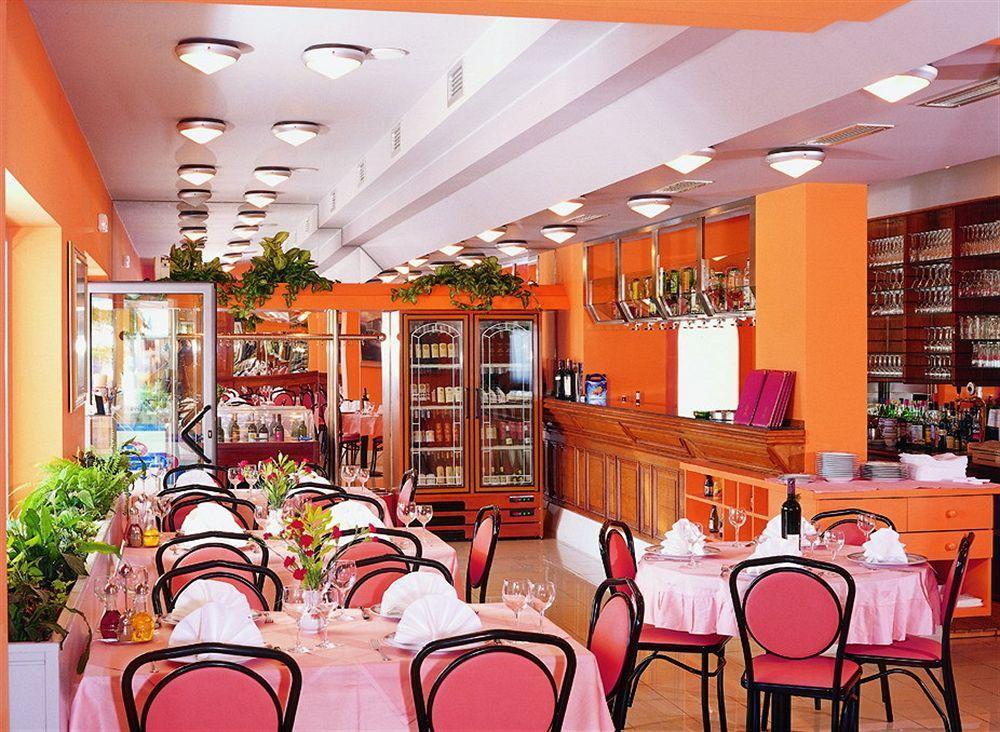 Hotel Trogirski Dvori ภายนอก รูปภาพ