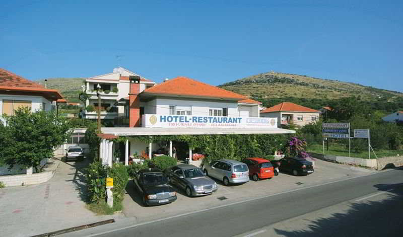 Hotel Trogirski Dvori ภายนอก รูปภาพ